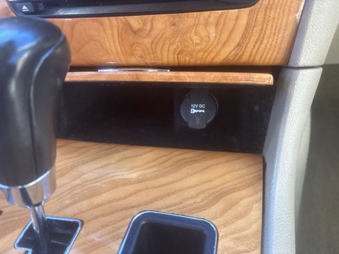 Used 2014 Chrysler 300 C image 18