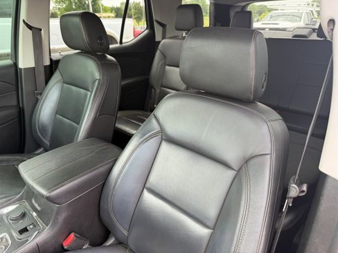 Used 2020 Chevrolet Traverse LT w/ LT Premium Package image 13