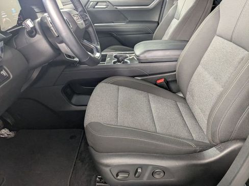 Used 2025 GMC Acadia Elevation image 13