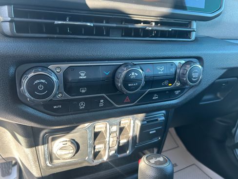 Used 2024 Jeep Wrangler Sport S image 21