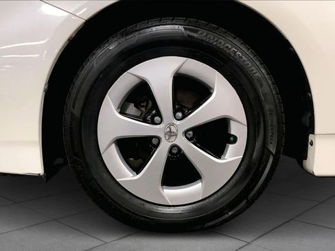 Used 2014 Toyota Prius Two image 10