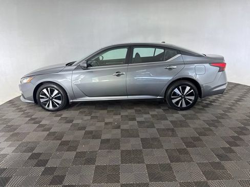 Certified 2021 Nissan Altima 2.5 SV w/ SV Premium Package AWD/4WD image 8