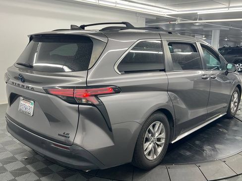 Used 2021 Toyota Sienna LE FWD image 5
