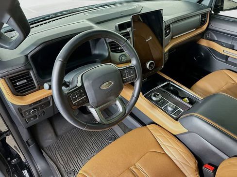 Certified 2023 Ford Expedition Platinum image 2