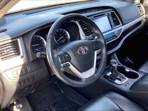 Used 2016 Toyota Highlander XLE image 16