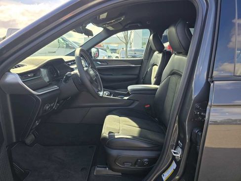 New 2026 Jeep Grand Cherokee Altitude AWD/4WD image 9