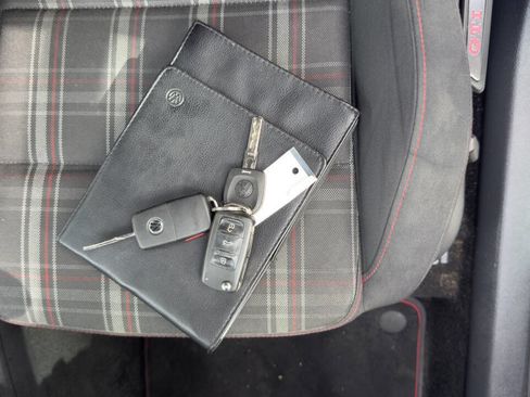 Used 2013 Volkswagen Golf 4-Door image 30