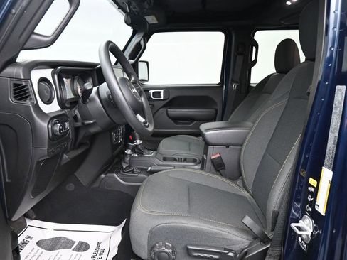 Used 2025 Jeep Gladiator Sport AWD/4WD image 14