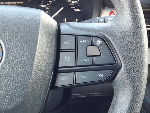 Used 2025 Toyota Sienna LE image 29