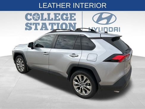 Used 2020 Toyota RAV4 XLE Premium image 6