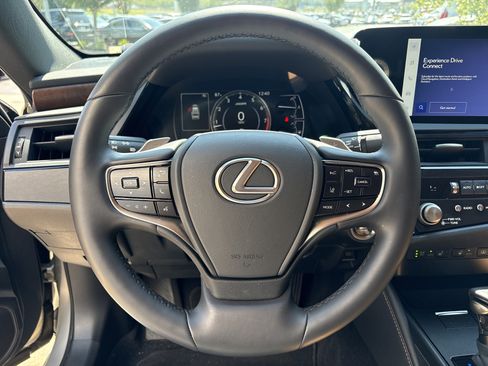Used 2025 Lexus ES 350 w/ Premium Package FWD image 17