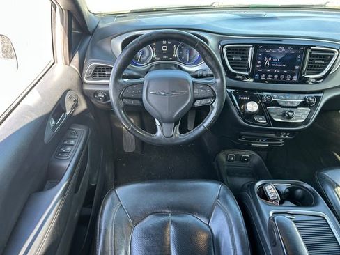 Used 2020 Chrysler Pacifica Touring-L Plus FWD image 29