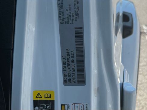 Used 2025 Jeep Wrangler Sahara image 28