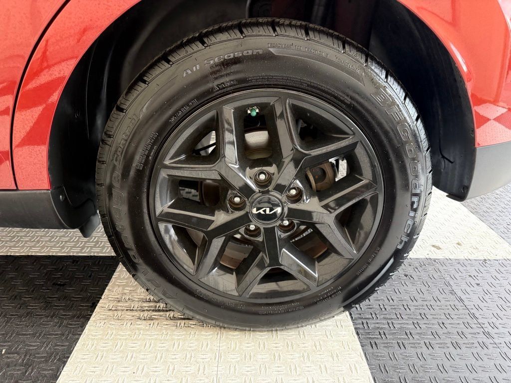 Used 2023 Kia Soul LX w/ LX Technology Package FWD image 10