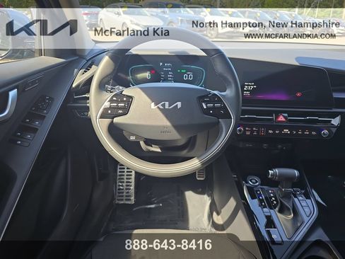 Used 2025 Kia Niro SX Touring FWD image 14