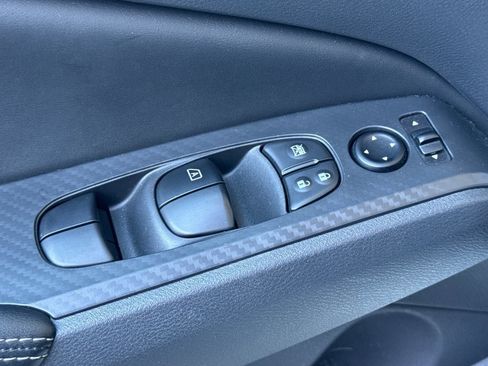 Used 2025 Nissan Altima 2.5 SV image 12