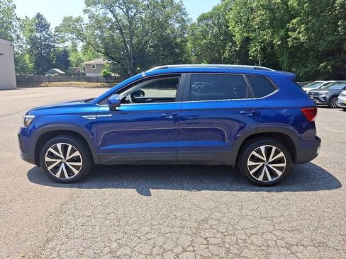 Certified 2024 Volkswagen Taos SE image 6