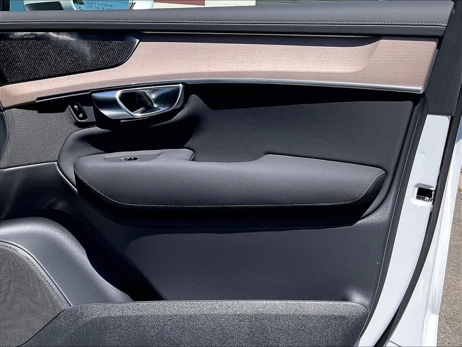 New 2027 Volvo XC90 B6 Plus AWD/4WD image 31