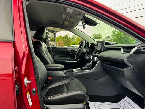 Used 2019 Toyota RAV4 LE w/ All Weather Liner Package AWD/4WD image 11
