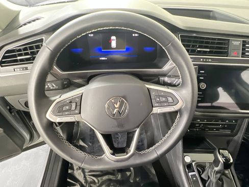 Used 2023 Volkswagen Tiguan SE image 11