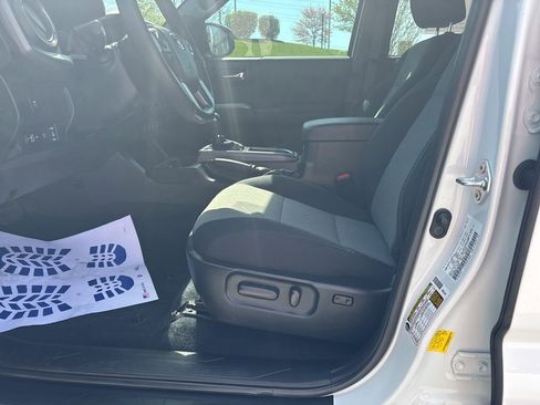 Used 2023 Toyota Tacoma TRD Off-Road w/ Technology Package image 12