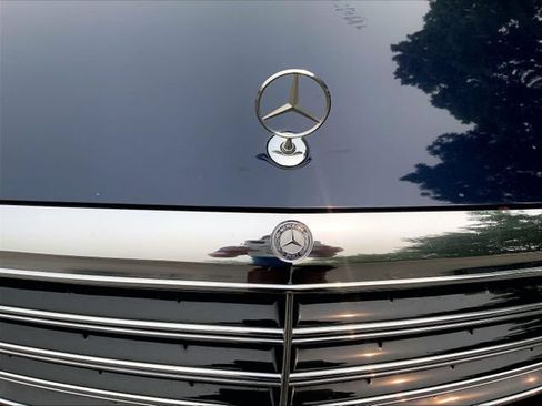 Used 2017 Mercedes-Benz E 300 4MATIC image 5