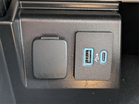 Used 2023 Ford Explorer Platinum w/ Technology Package image 27