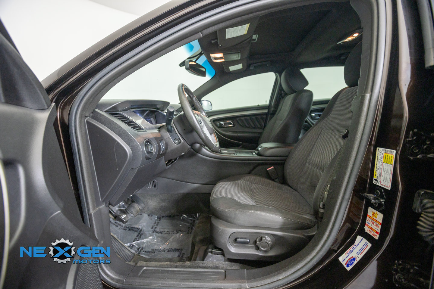 Used 2013 Ford Taurus SEL FWD image 12