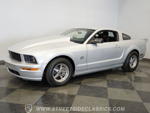 Used 2006 Ford Mustang GT RWD image 8