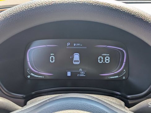 Used 2025 Kia Soul LX FWD image 16