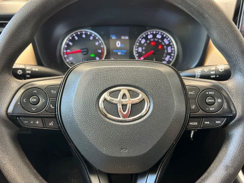 Used 2021 Toyota RAV4 LE FWD image 23