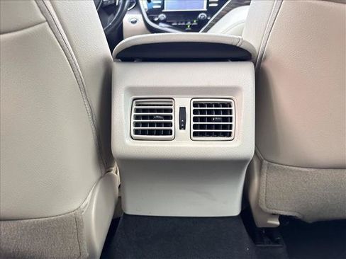 Used 2018 Toyota Camry XLE FWD image 22