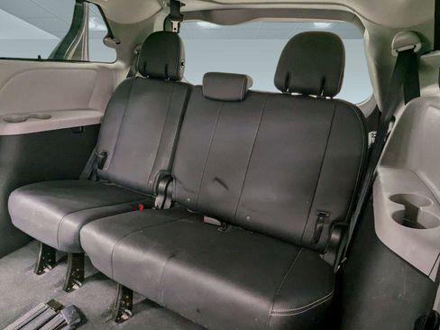 Used 2020 Toyota Sienna SE image 20