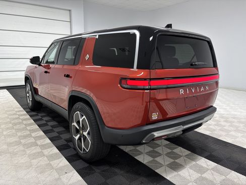 Used 2024 Rivian R1S Adventure image 3