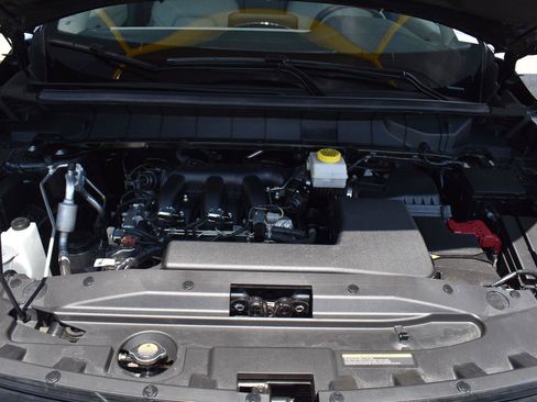 Used 2025 Nissan Pathfinder SL FWD image 19