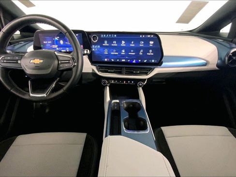 Used 2025 Chevrolet Equinox EV LT w/ Convenience Package image 15