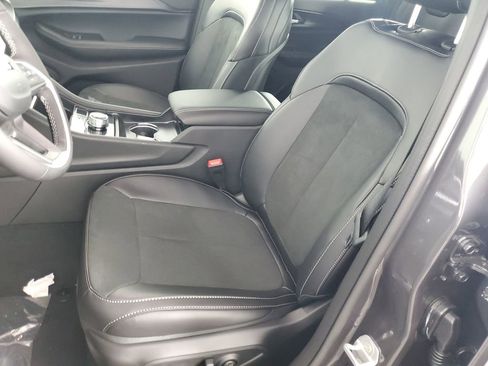 New 2025 Jeep Grand Cherokee Altitude image 11