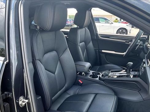 Used 2025 Porsche Macan AWD/4WD image 28