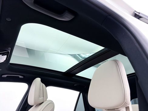 Used 2023 Mercedes-Benz GLC 300 image 3