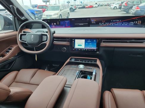 New 2026 Lincoln Navigator Reserve image 13