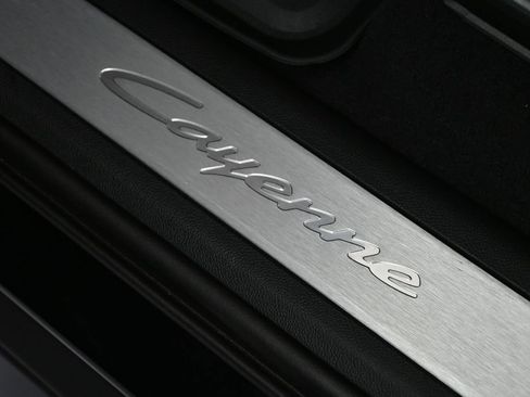 Used 2026 Porsche Cayenne AWD/4WD image 32