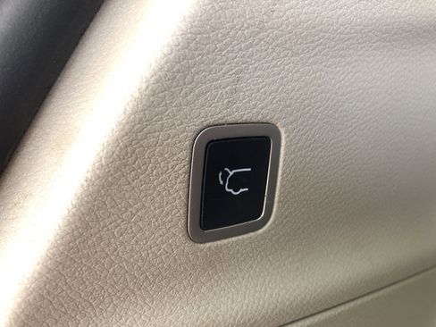 Used 2020 Chrysler Voyager Lxi image 18