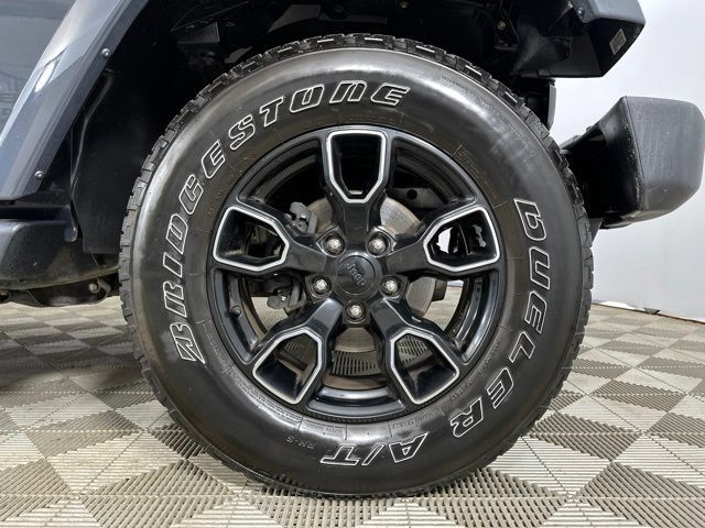 Used 2017 Jeep Wrangler Unlimited Sahara AWD/4WD image 9