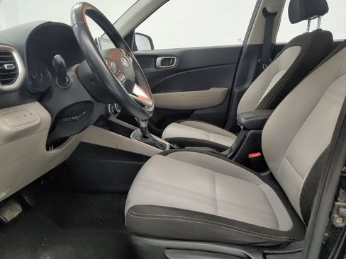 Used 2022 Hyundai Venue SEL FWD image 17