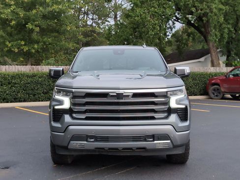 Used 2023 Chevrolet Silverado 1500 High Country w/ Technology Package AWD/4WD image 9