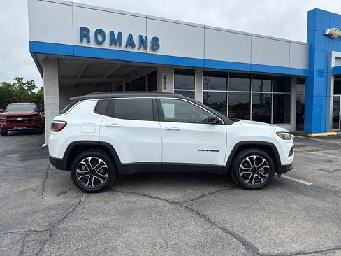 Used 2023 Jeep Compass Limited AWD/4WD image 2