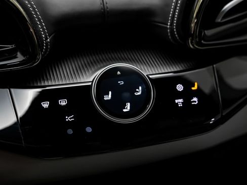 Used 2025 Ferrari Purosangue AWD/4WD image 26