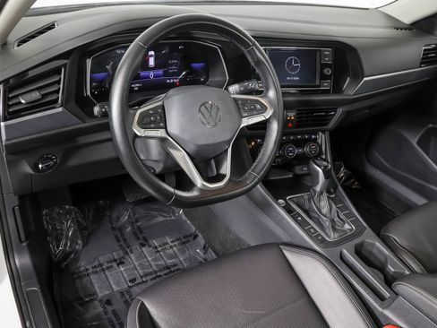 Used 2023 Volkswagen Jetta SE FWD image 4