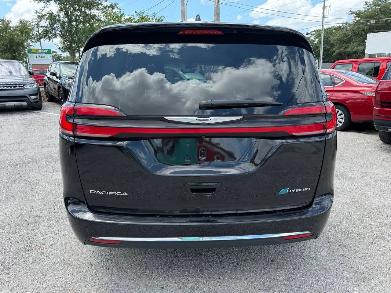 Used 2024 Chrysler Pacifica Limited FWD image 5
