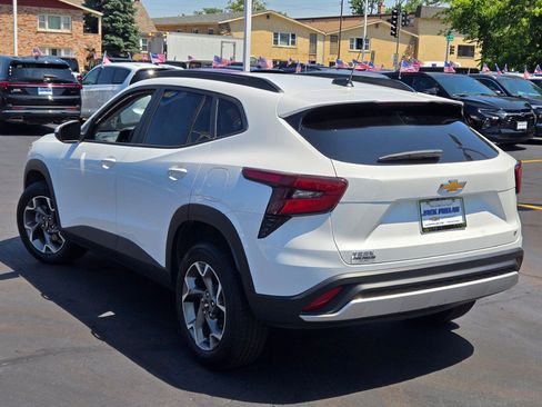 Certified 2025 Chevrolet Trax LT FWD image 13